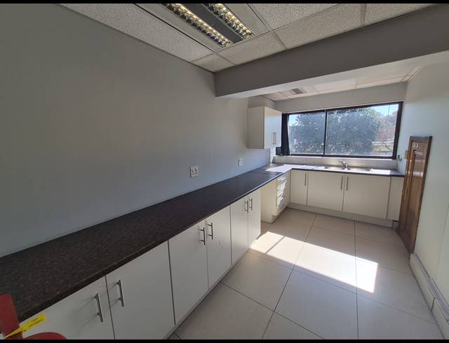 325M² OFFICE TO LET IN WOODMEAD
